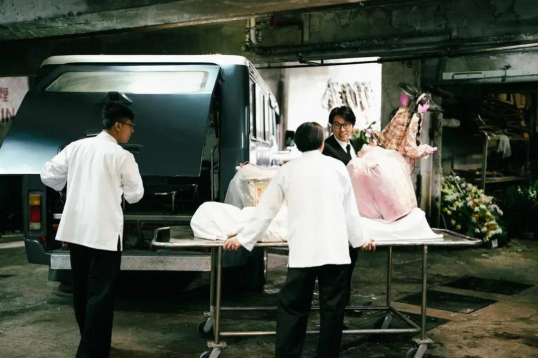 创纪录的香港票房年冠获一边倒好评！不娱乐不刺激的《破·地狱》靠什么成为爆款？
