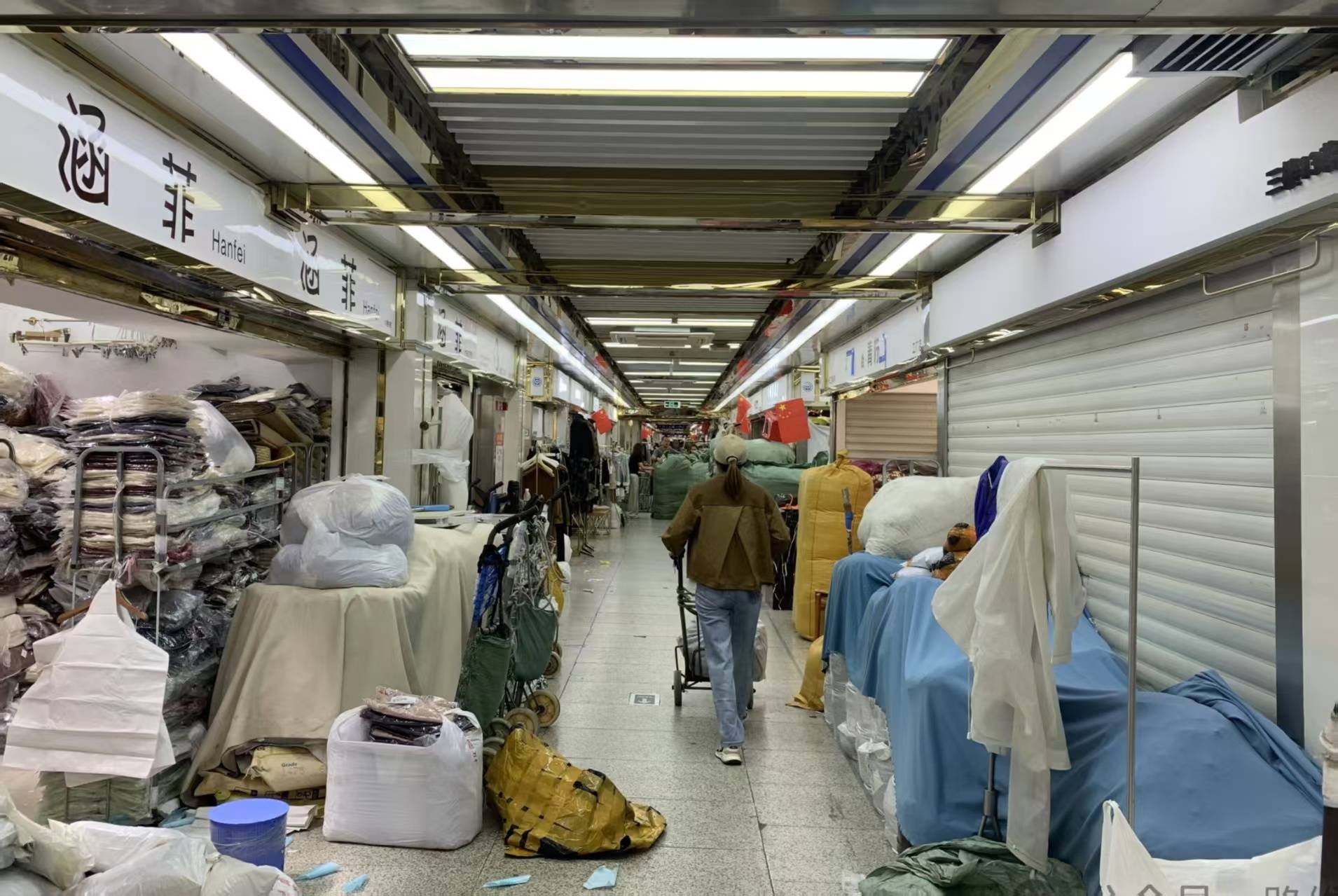 电商平台服饰高退款率背后：有商家多次遭恶意退款，有消费者称越来越难买到心仪衣服