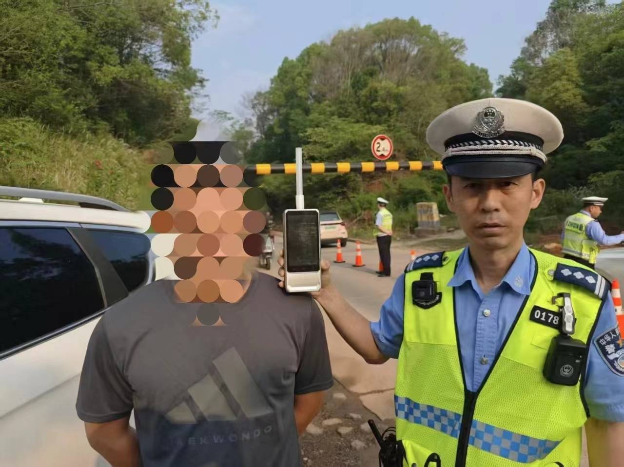 武汉交警查处多人“清晨酒驾”：他们熬夜喝酒，自以为酒精会很快代谢分解