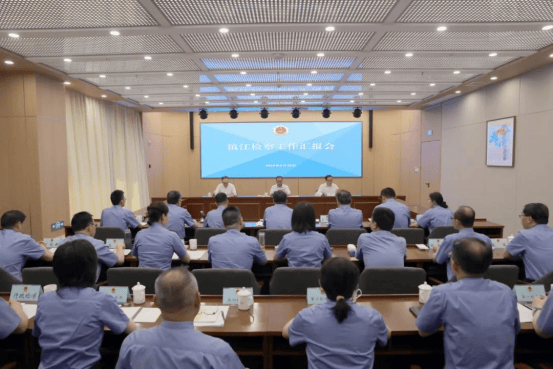 江苏省检察院党组书记、检察长赵铁实调研指导镇江检察工作