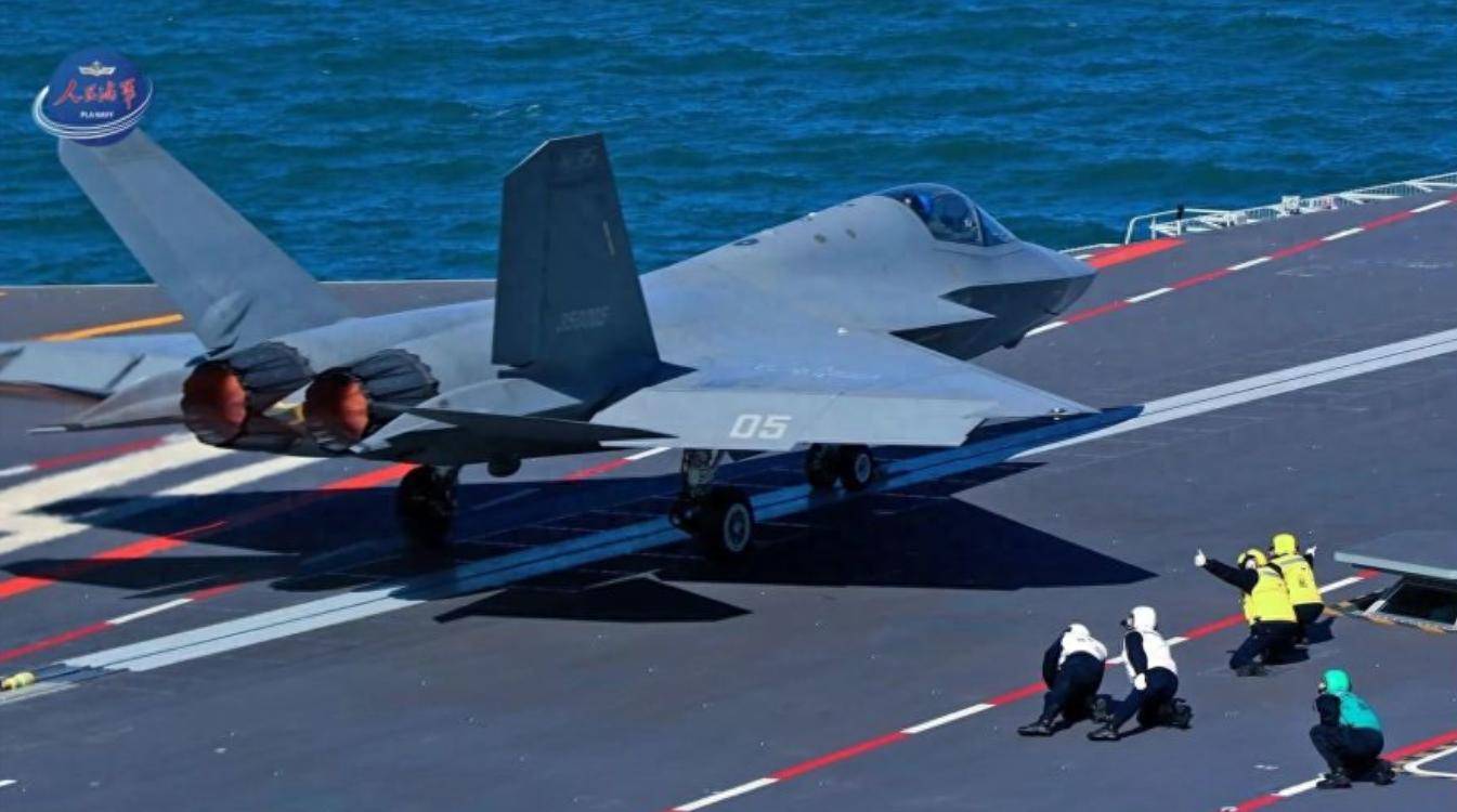 歼35赢了,美国前驻华大使提醒:中国实力远比想象的强大,不能再低估中国实力!