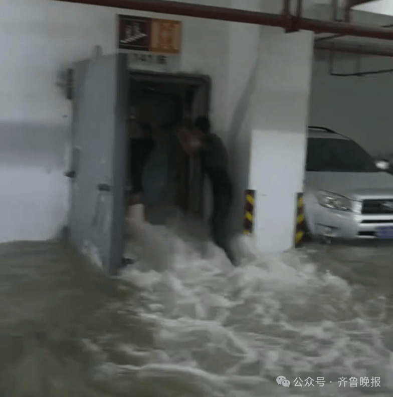 小区业主私自挖地下室,致河道挖穿地下车库被淹?官方回应