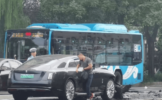 交警通报陈震劳斯莱斯事故!车辆或报废,维修费堪比车价?