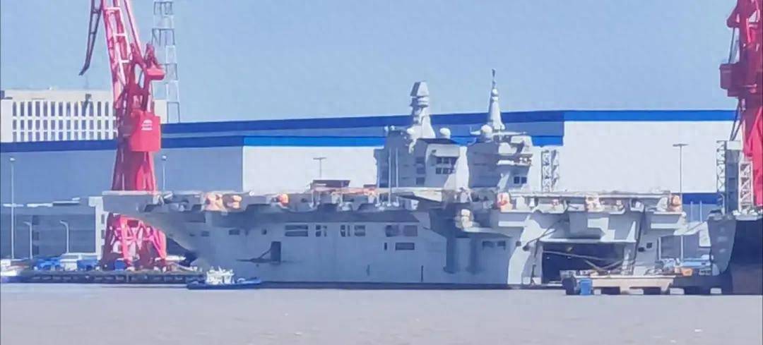 下水9个月就海试!076拆掉工棚,美国最不想看到的一幕:歼35从076上弹射起飞