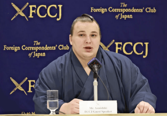 日媒：被问是否想回国从军，乌克兰相扑手回答称“让我们来聊相扑吧”