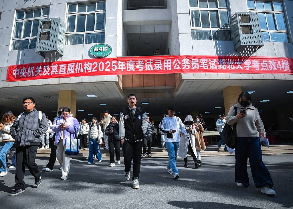 多地放宽考公考编年龄限制,步子不妨再迈大点