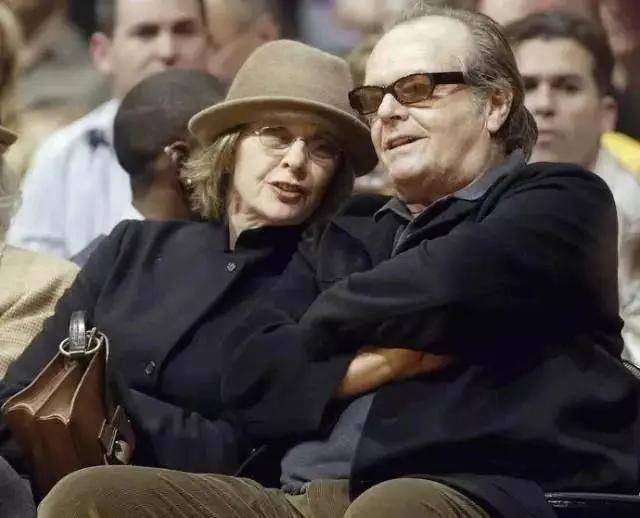 79岁奥斯卡影后离世,她是男神收割机,松弛中性风穿搭鼻祖