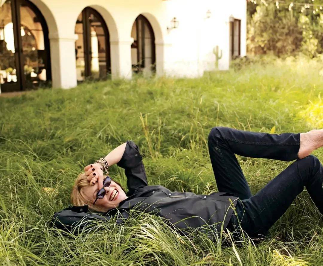 79岁奥斯卡影后离世,她是男神收割机,松弛中性风穿搭鼻祖