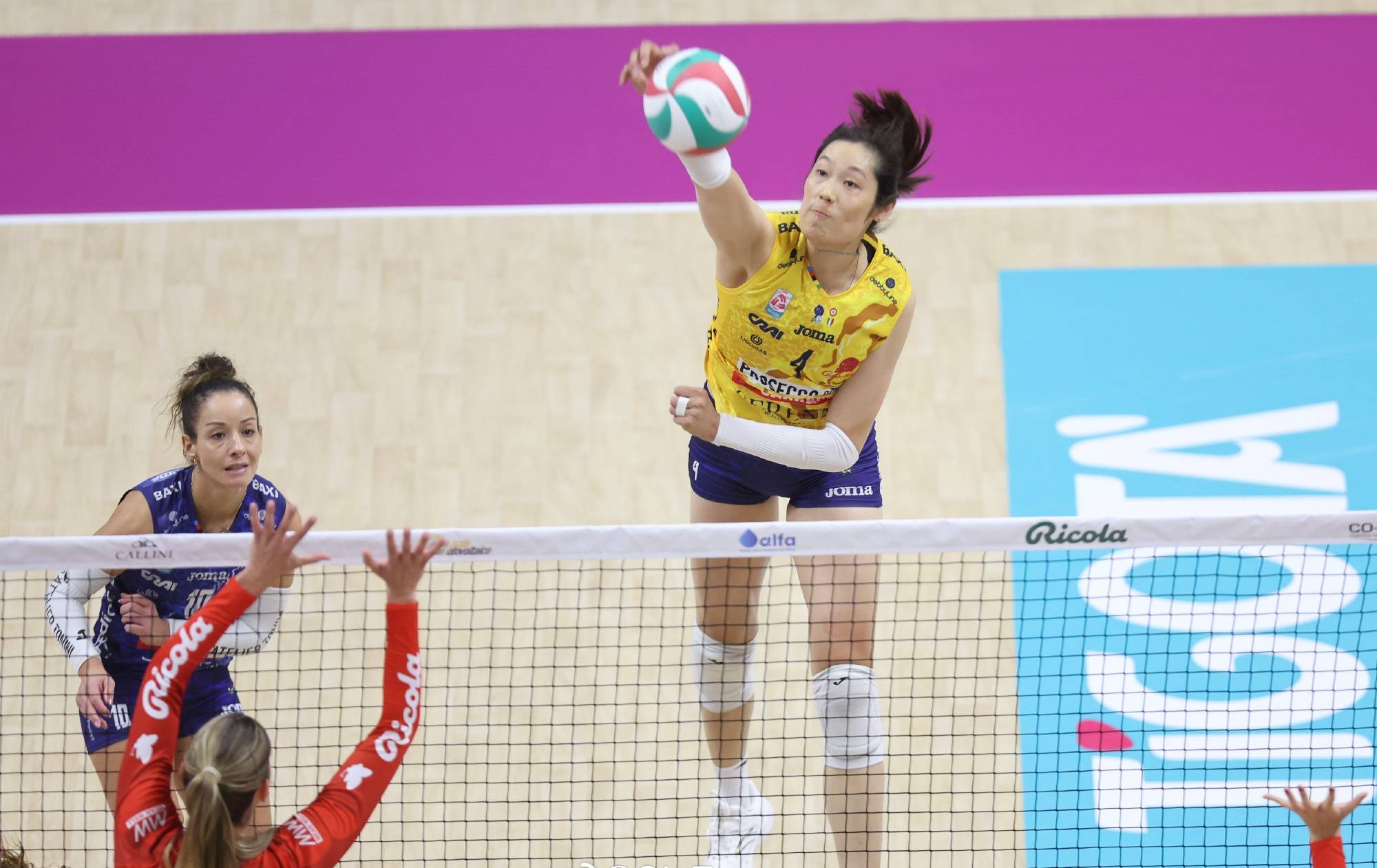 女排意超-朱婷14分双率超得分王 科内3-0升班马夺3连胜