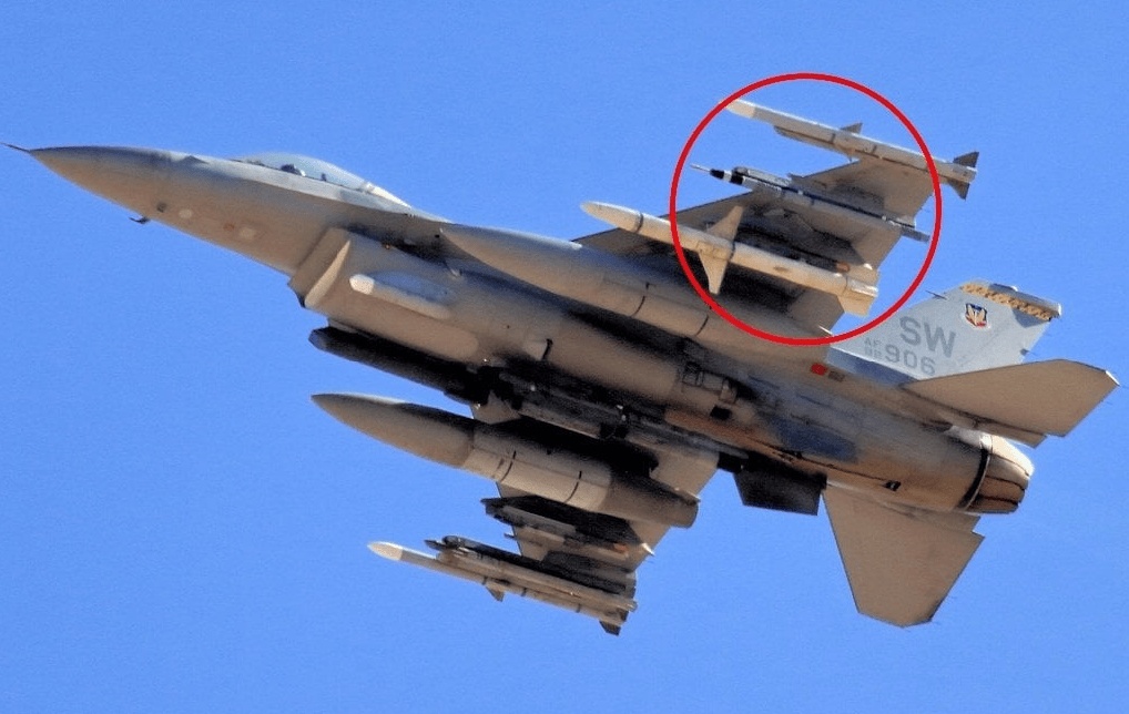 损失惨重!为了抢回跳伞飞行员,美军又有两架飞机被伊朗击落